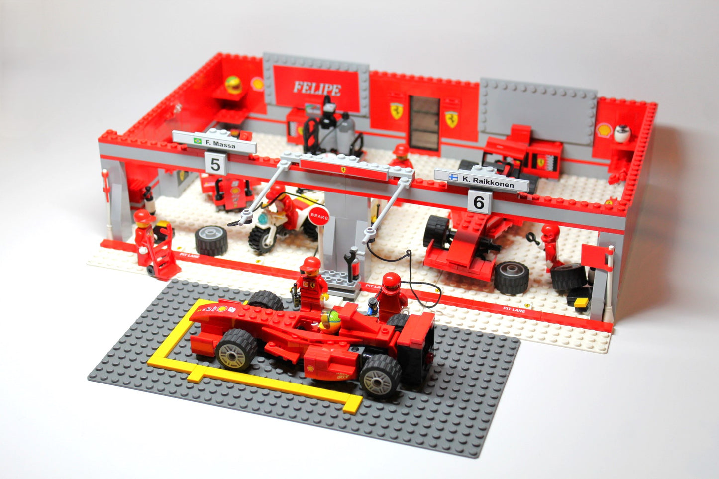 LEGO Racers: Ferrari 248 F1 Team - Raikkonen Edition (8144)